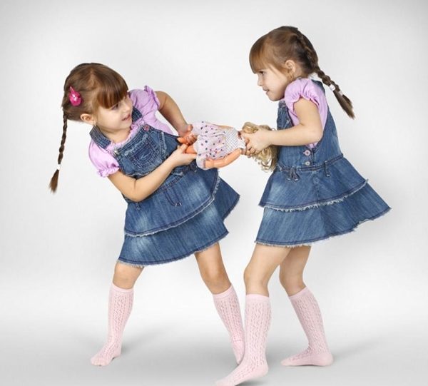 Kết quả hình ảnh cho dạy bé chơi với mọi người