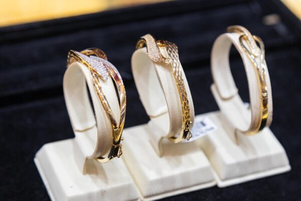 vang duc 7 06151133 600x400 - Giá vàng hôm nay 6/6: Đảo chiều giảm, giằng co quanh mốc 3.350 USD/ounce
