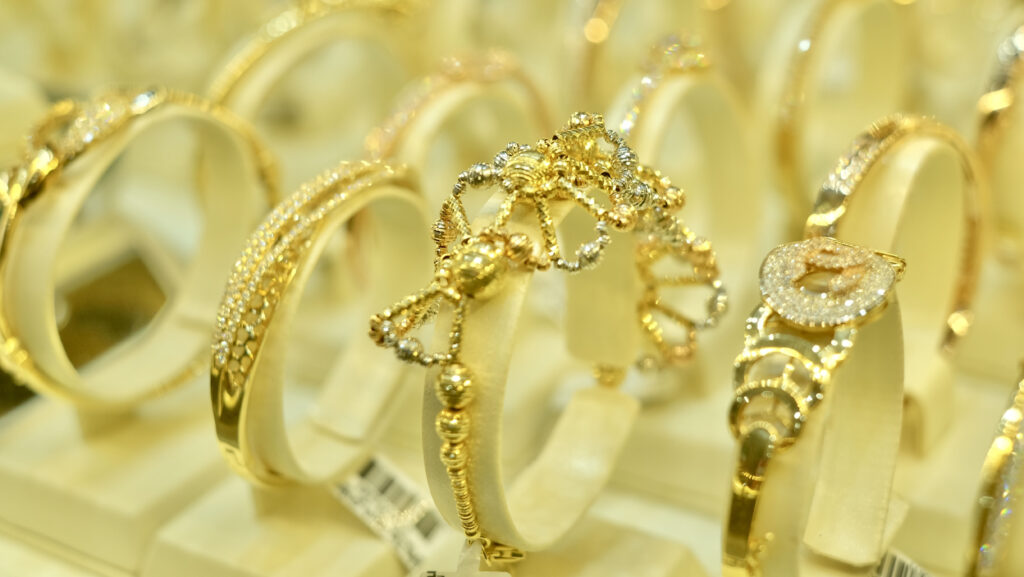 vang hieu 3 06080248 1024x577 - Giá Vàng Thế Giới Hôm Nay 1/10: Lập đỉnh mới 3.860 USD/ounce, đà tăng chưa dừng lại
