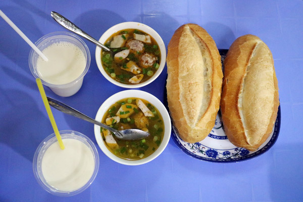 banh mi xiu mai da lat - Kinh nghiệm du lịch Đà Lạt tự túc dành cho 4 người