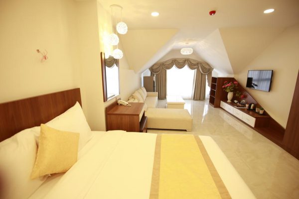 Phong khach san Kim Hoa rong rai thoang dang 600x400 - Top 10 khách sạn 2 sao giá rẻ trung tâm Đà Lạt