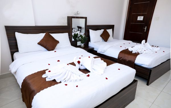 Phong khach san bay tri don gian 600x380 - Top 10 khách sạn 2 sao giá rẻ trung tâm Đà Lạt