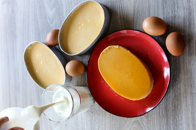 Tỷ lệ trứng và sữa khi làm bánh flan đúng chuẩn tại nhà