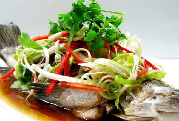 15. mon ca bong mu hap hong kong 600x407 - Top 15 món cá hấp thơm ngon, thịt mềm ăn một lần nhớ nhiều lần