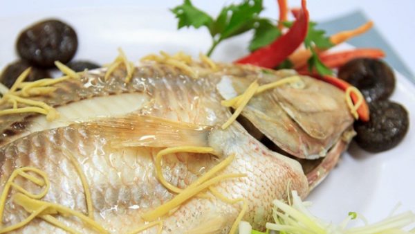3. mon ca dieu hong hap hanh gung 600x338 - Top 15 món cá hấp thơm ngon, thịt mềm ăn một lần nhớ nhiều lần
