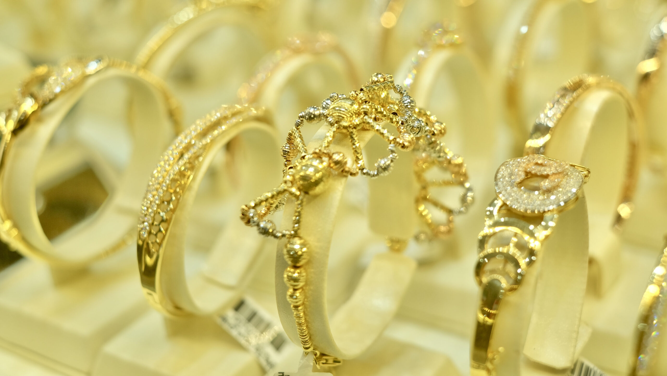 Giá Vàng Thế Giới Hôm Nay 1/10: Lập đỉnh mới 3.860 USD/ounce, đà tăng chưa dừng lại
